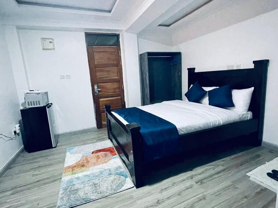 Abby Studio Riverside Apartment With Swimming Pool Nanyuki Exterior photo
